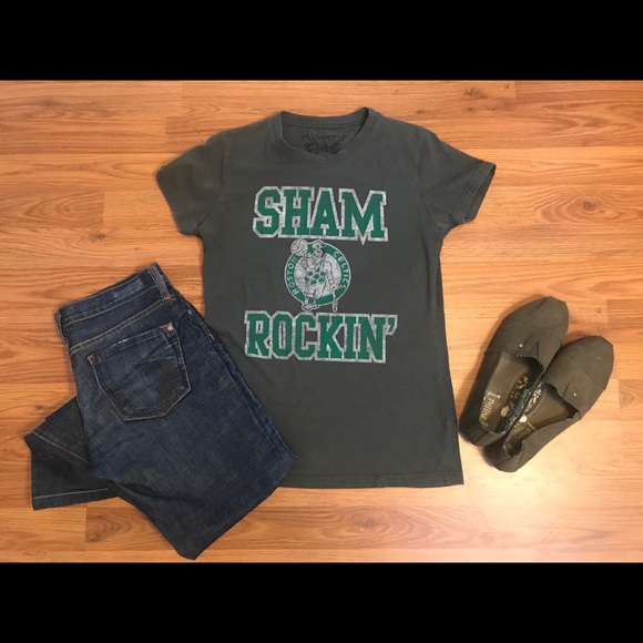 Mighty Fine Tops - Boston Celtics Sham Rockin’ Tee Sz M (runs small)